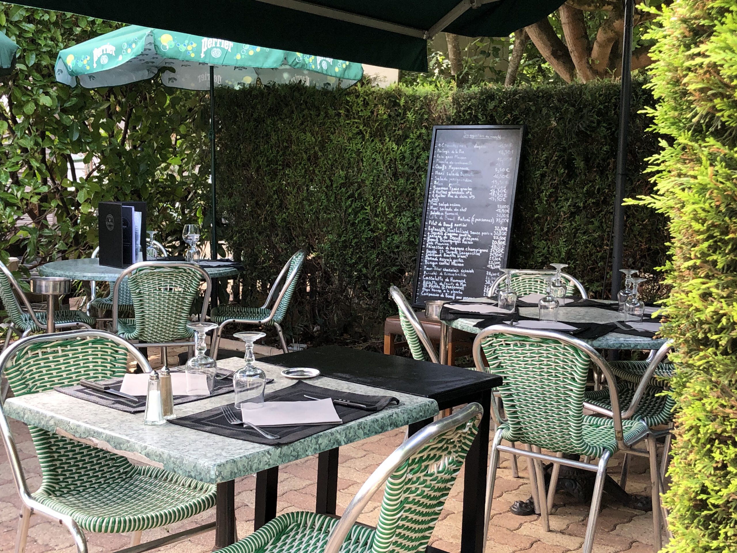 Équipe du restaurant Chez Charles en cuisine et en salle